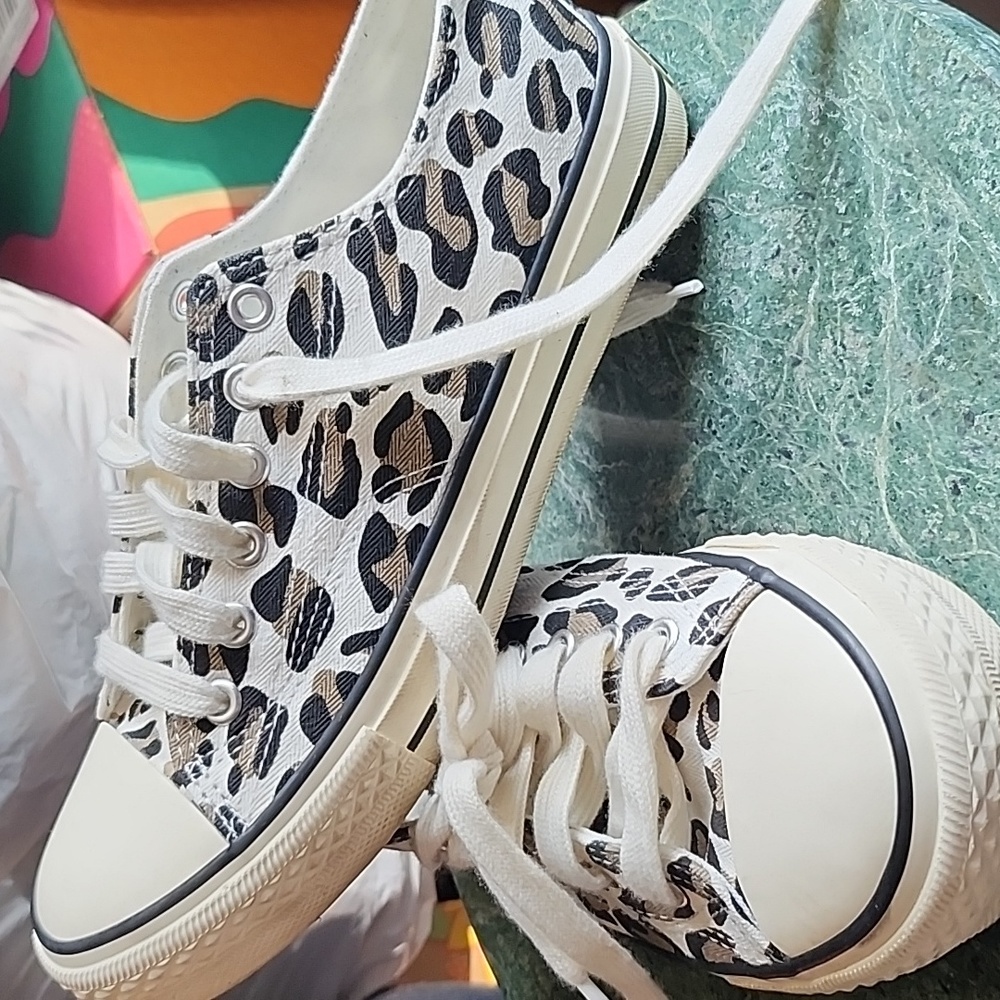 AODE KAN Sneakers sz 39 UK